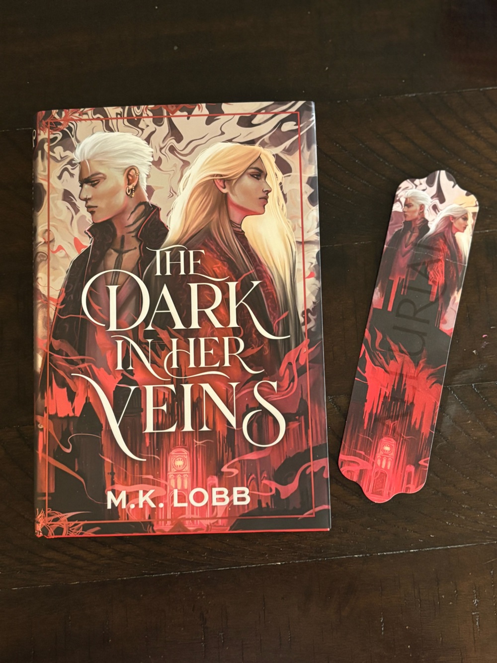 The Dark in her veins- allurial - MK Lobb